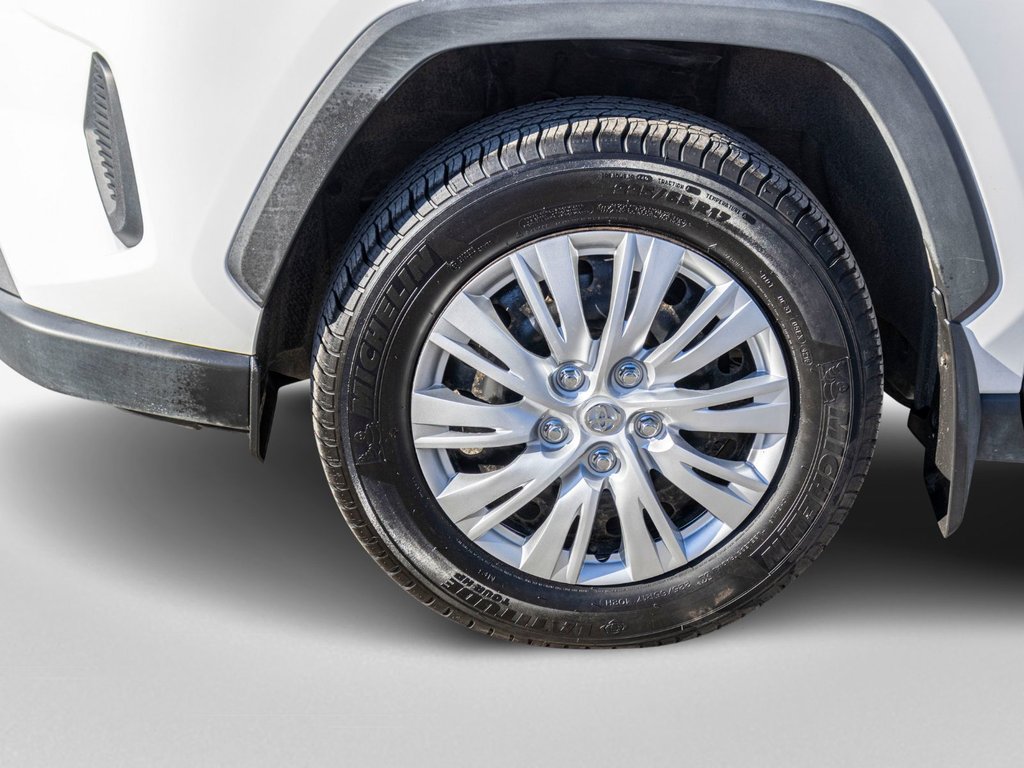 2021 Toyota RAV4 LE AWD **JAMAIS ACCIDENTÉ+CARPLAY+CAMÉRA** in Charlemagne, Quebec - 34 - w1024h768px