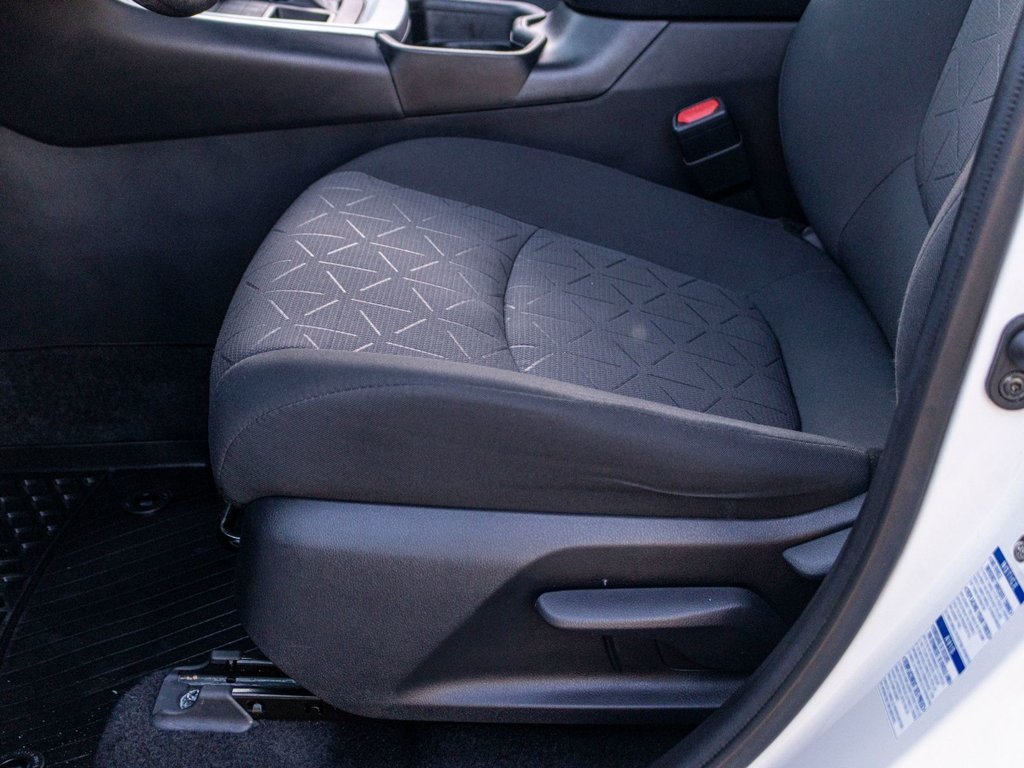 2021 Toyota RAV4 LE AWD **JAMAIS ACCIDENTÉ+CARPLAY+CAMÉRA** in Charlemagne, Quebec - 24 - w1024h768px