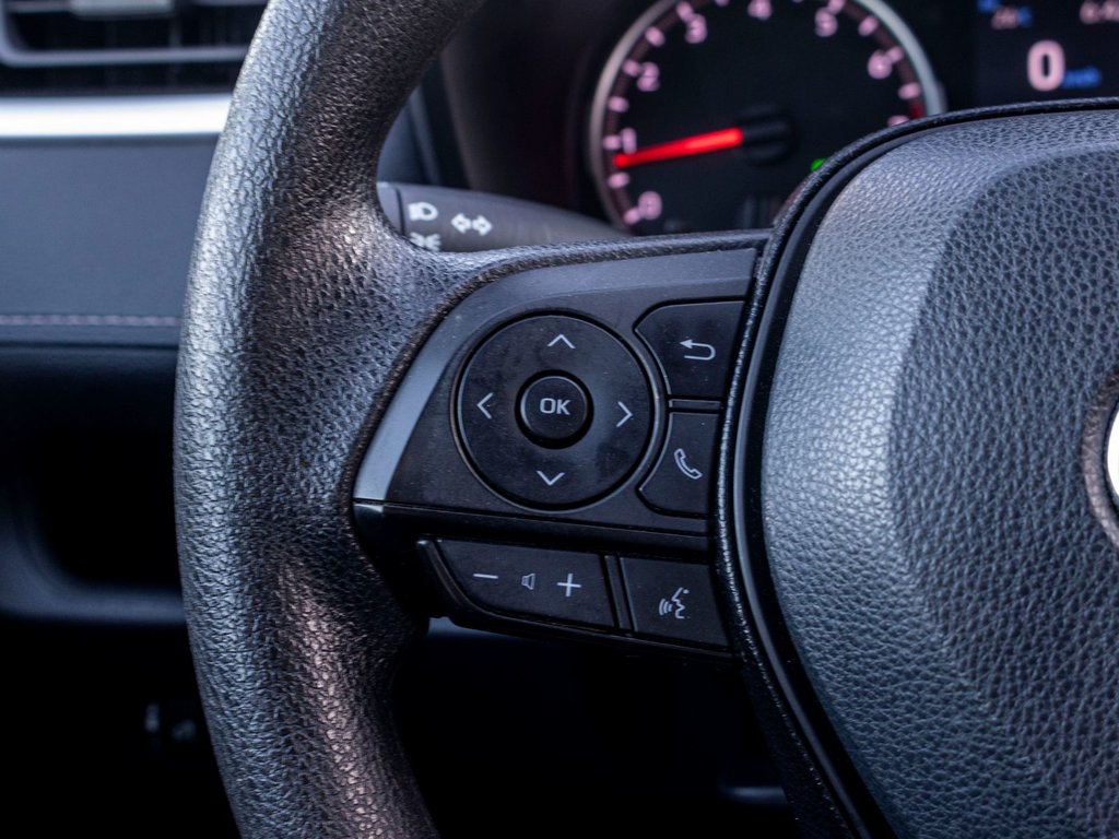 2021 Toyota RAV4 LE AWD **JAMAIS ACCIDENTÉ+CARPLAY+CAMÉRA** in Charlemagne, Quebec - 12 - w1024h768px