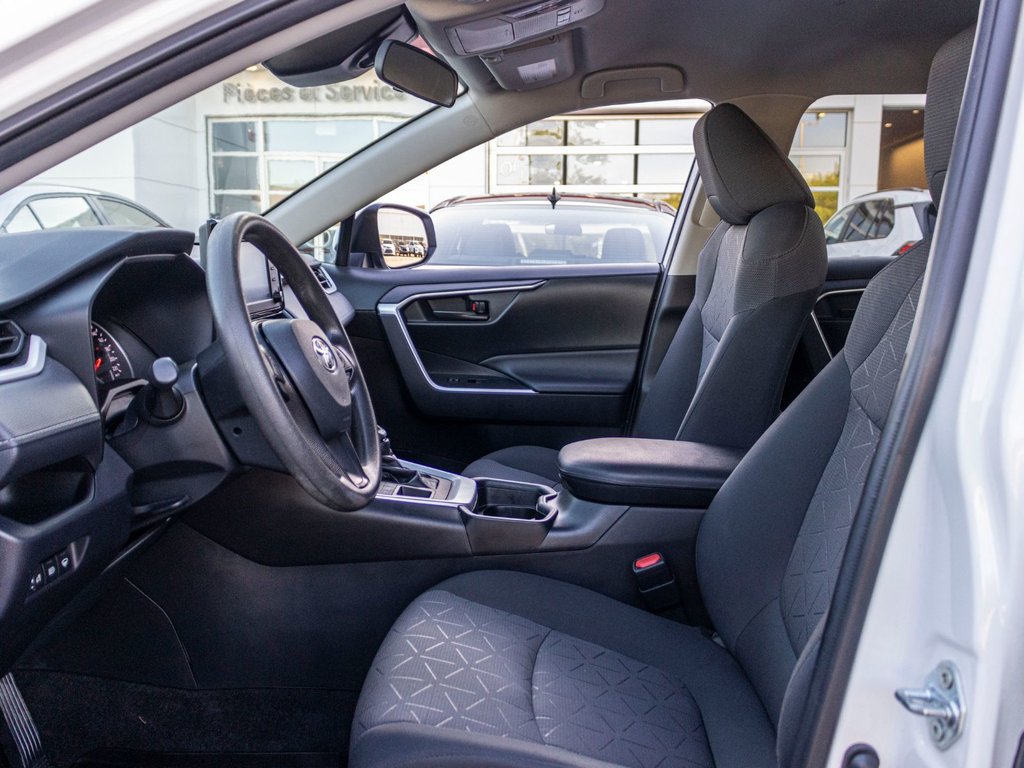 2021 Toyota RAV4 LE AWD **JAMAIS ACCIDENTÉ+CARPLAY+CAMÉRA** in Charlemagne, Quebec - 23 - w1024h768px