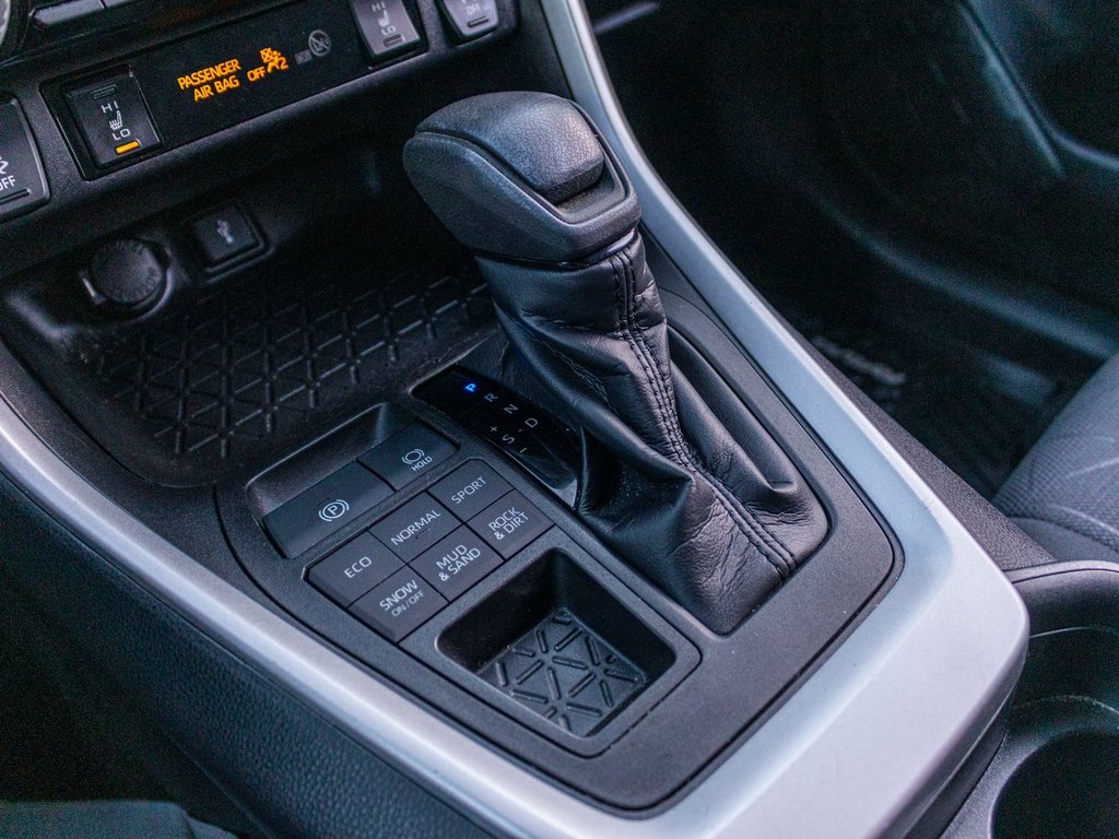 2021 Toyota RAV4 LE AWD **JAMAIS ACCIDENTÉ+CARPLAY+CAMÉRA** in Charlemagne, Quebec - 16 - w1024h768px