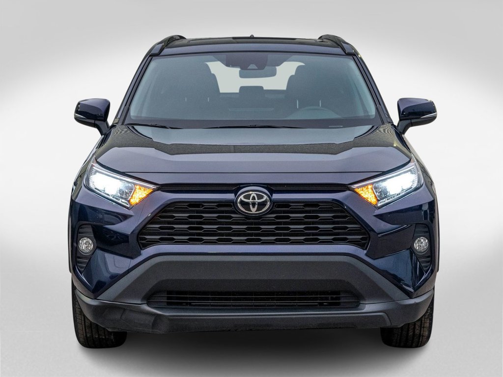 Toyota RAV4 XLE AWD **SIÈGES AVANT CHAUFFANTS + TOIT OUVRANT 2021 à Saint-Jérôme, Québec - 2 - w1024h768px