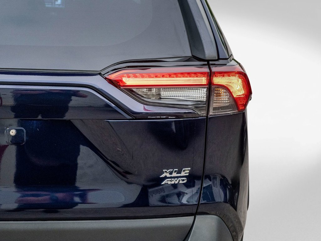 Toyota RAV4 XLE AWD **SIÈGES AVANT CHAUFFANTS + TOIT OUVRANT 2021 à Saint-Jérôme, Québec - 25 - w1024h768px