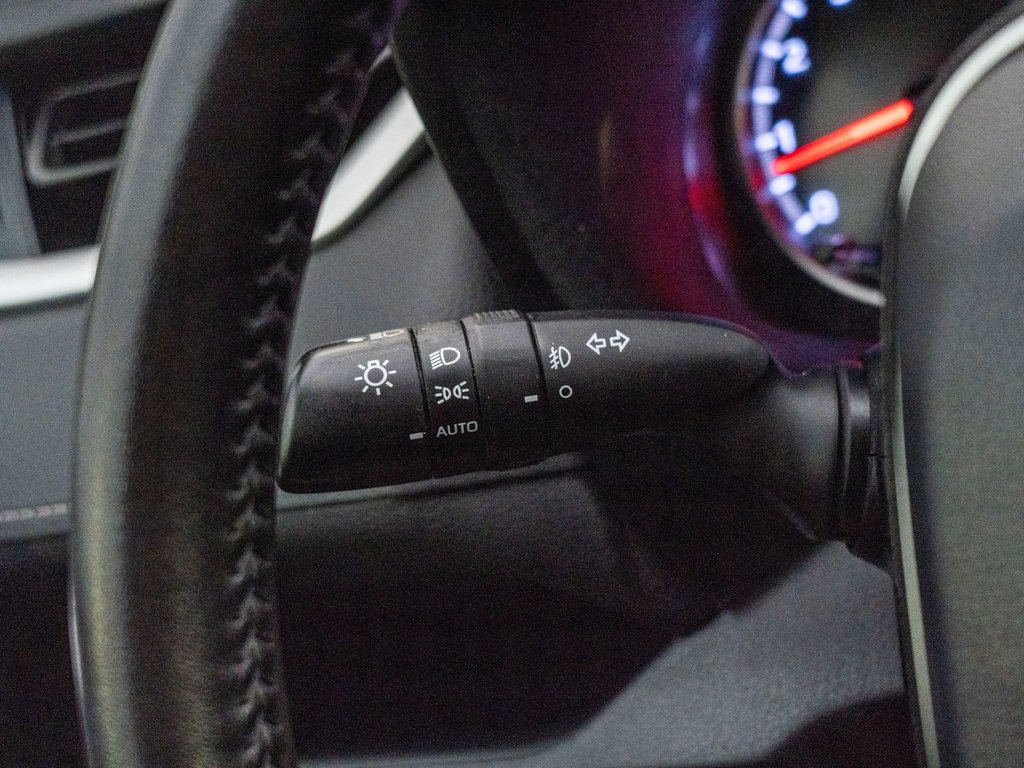 Toyota RAV4 XLE AWD **SIÈGES AVANT CHAUFFANTS + TOIT OUVRANT 2021 à Saint-Jérôme, Québec - 16 - w1024h768px