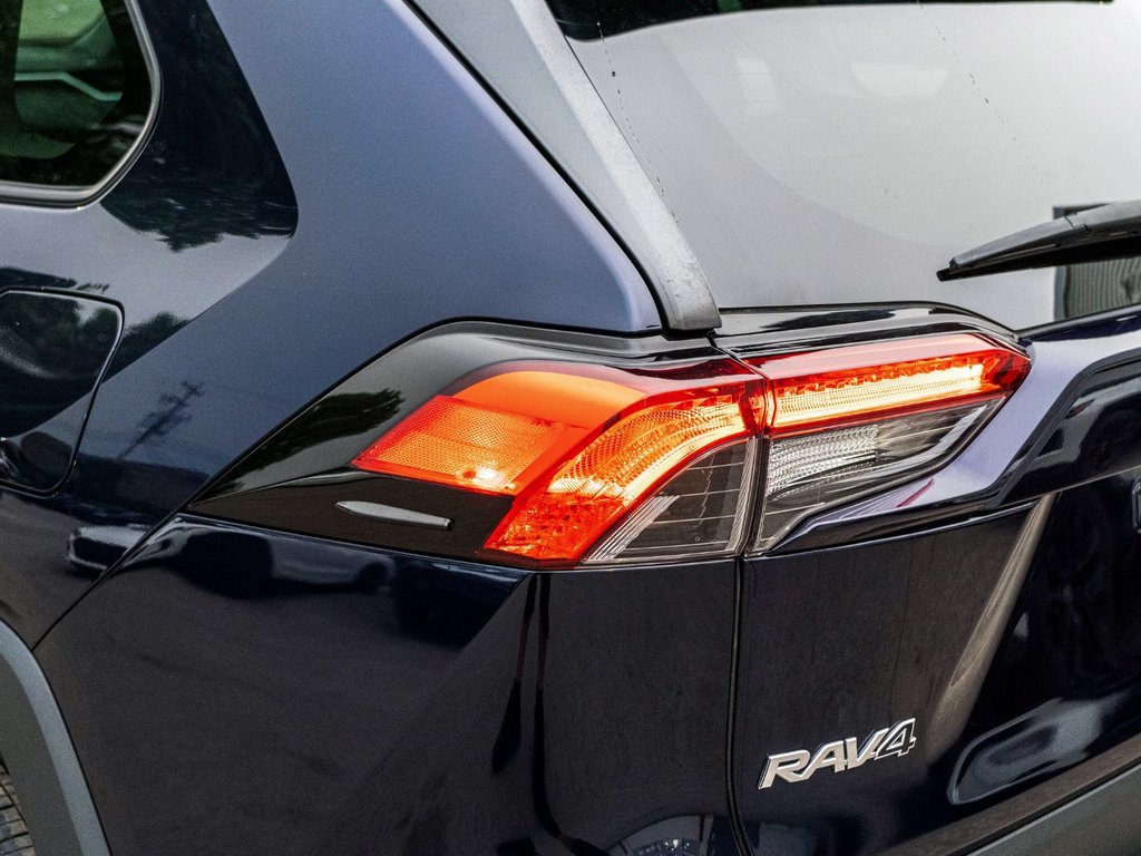 Toyota RAV4 XLE AWD **SIÈGES AVANT CHAUFFANTS + TOIT OUVRANT 2021 à Saint-Jérôme, Québec - 27 - w1024h768px