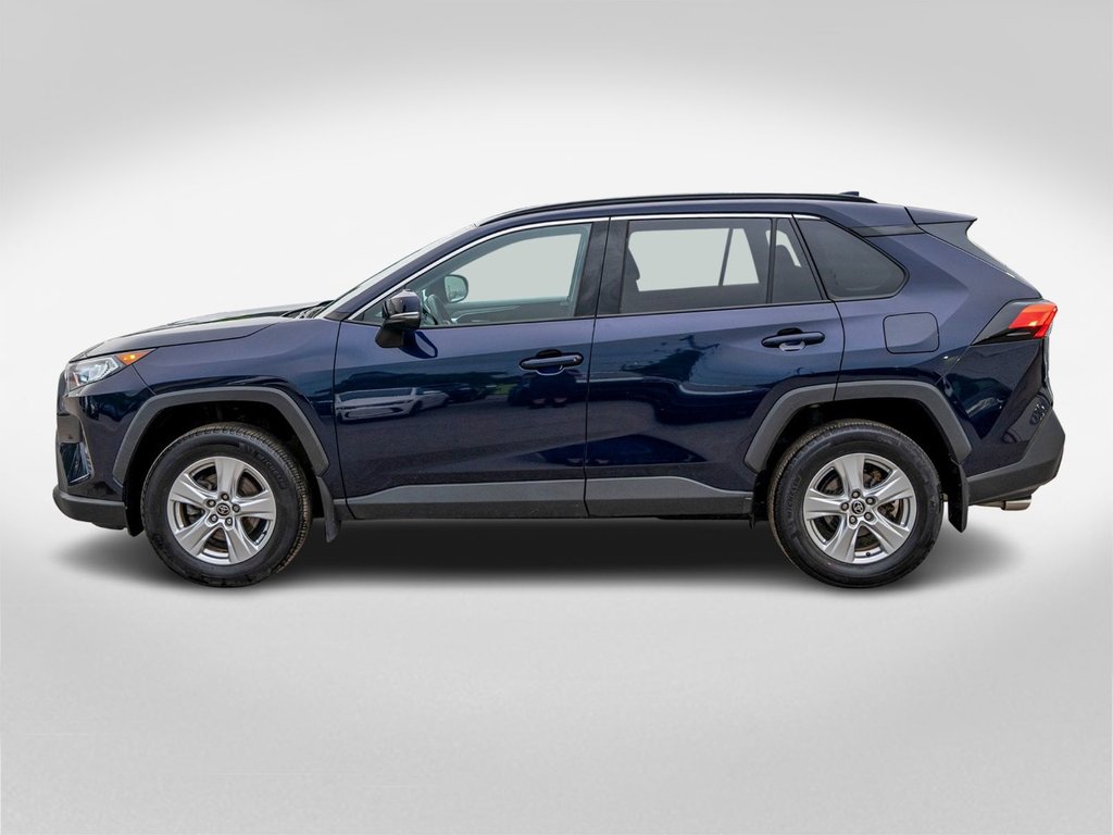 Toyota RAV4 XLE AWD **SIÈGES AVANT CHAUFFANTS + TOIT OUVRANT 2021 à Saint-Jérôme, Québec - 3 - w1024h768px