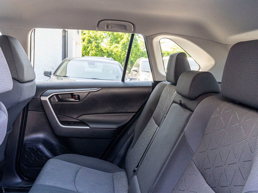 2021 Toyota RAV4 LE AWD **JAMAIS ACCIDENTÉ+CARPLAY+CAMÉRA** in Saint-Jérôme, Quebec - 29 - w1024h768px