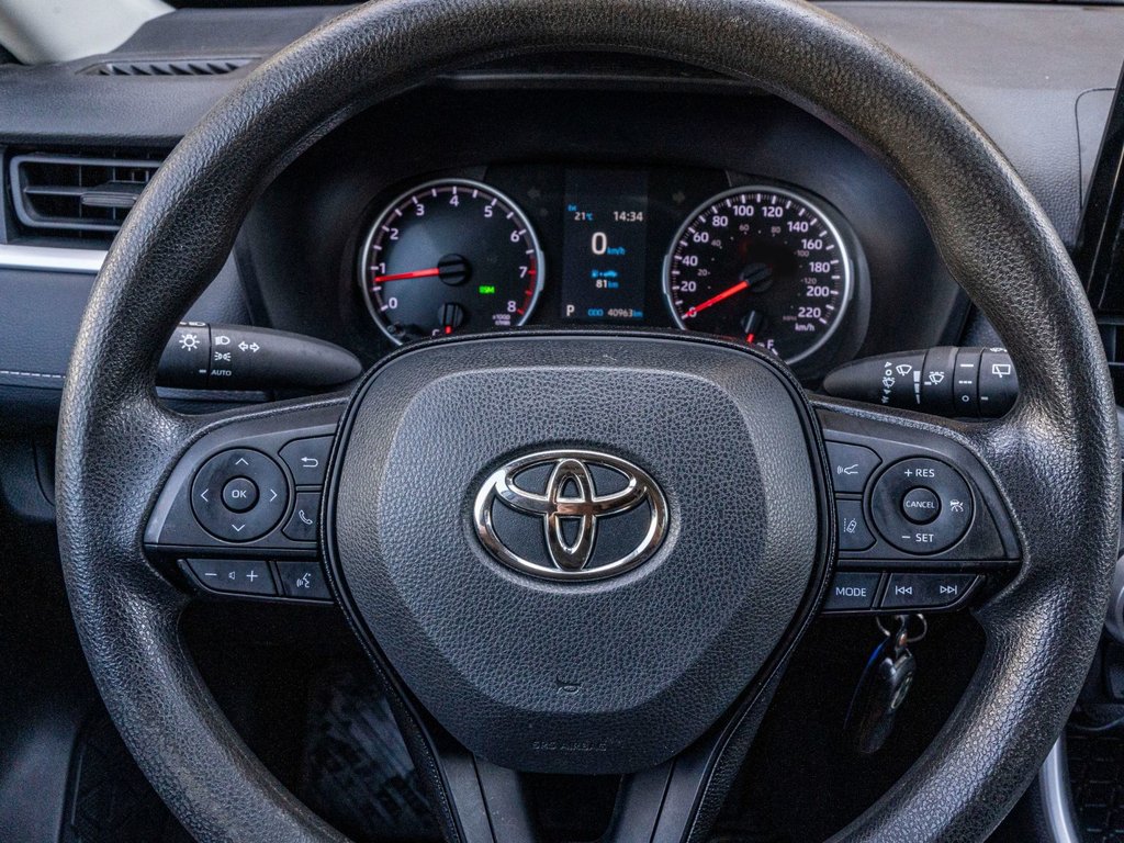 2021 Toyota RAV4 LE AWD **JAMAIS ACCIDENTÉ+CARPLAY+CAMÉRA** in Saint-Jérôme, Quebec - 10 - w1024h768px