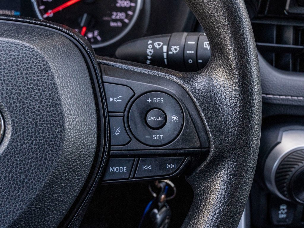 2021 Toyota RAV4 LE AWD **JAMAIS ACCIDENTÉ+CARPLAY+CAMÉRA** in Saint-Jérôme, Quebec - 12 - w1024h768px