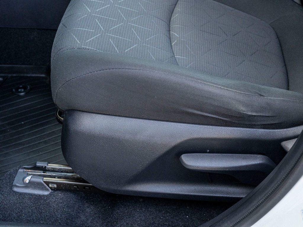 2021 Toyota RAV4 LE AWD **JAMAIS ACCIDENTÉ+CARPLAY+CAMÉRA** in Saint-Jérôme, Quebec - 26 - w1024h768px