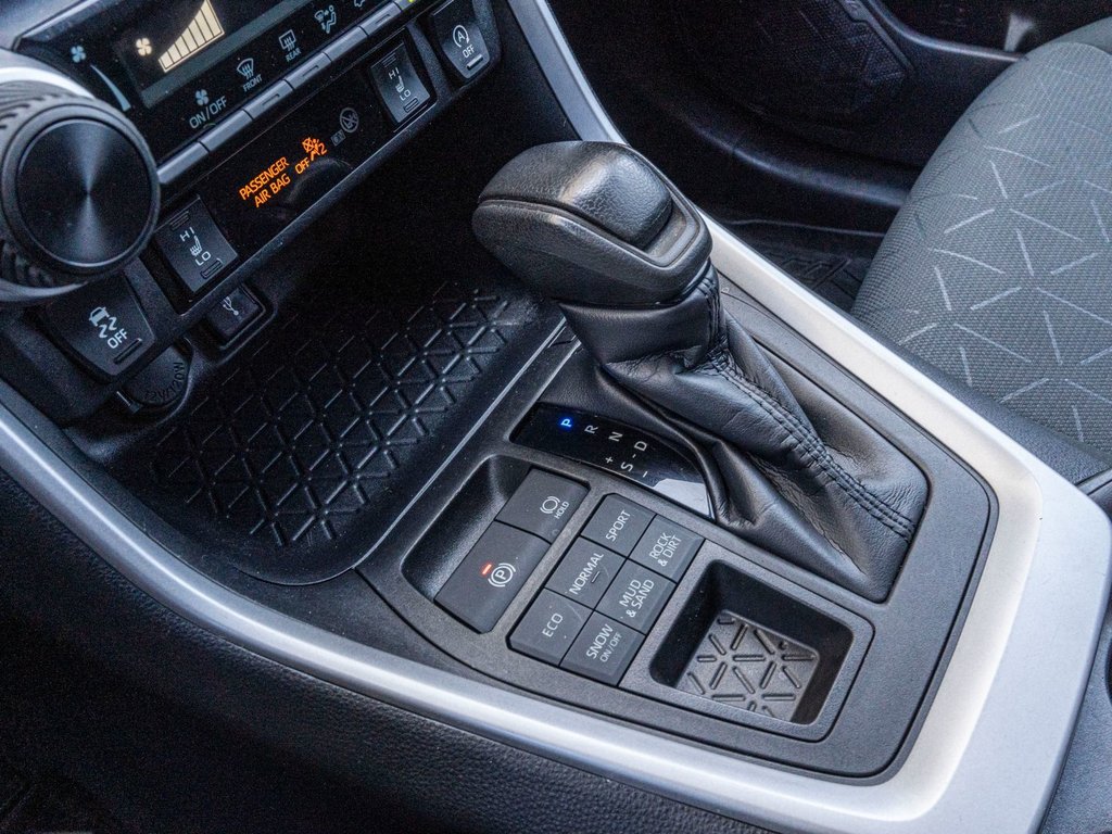 2021 Toyota RAV4 LE AWD **JAMAIS ACCIDENTÉ+CARPLAY+CAMÉRA** in Saint-Jérôme, Quebec - 18 - w1024h768px