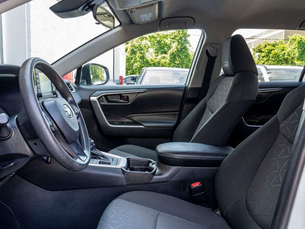 2021 Toyota RAV4 LE AWD **JAMAIS ACCIDENTÉ+CARPLAY+CAMÉRA** in Saint-Jérôme, Quebec - 25 - w1024h768px