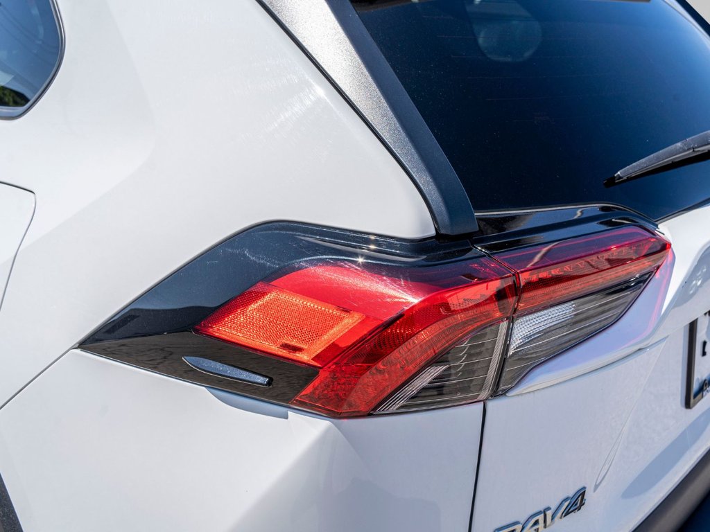 2021 Toyota RAV4 LE AWD **JAMAIS ACCIDENTÉ+CARPLAY+CAMÉRA** in Saint-Jérôme, Quebec - 34 - w1024h768px