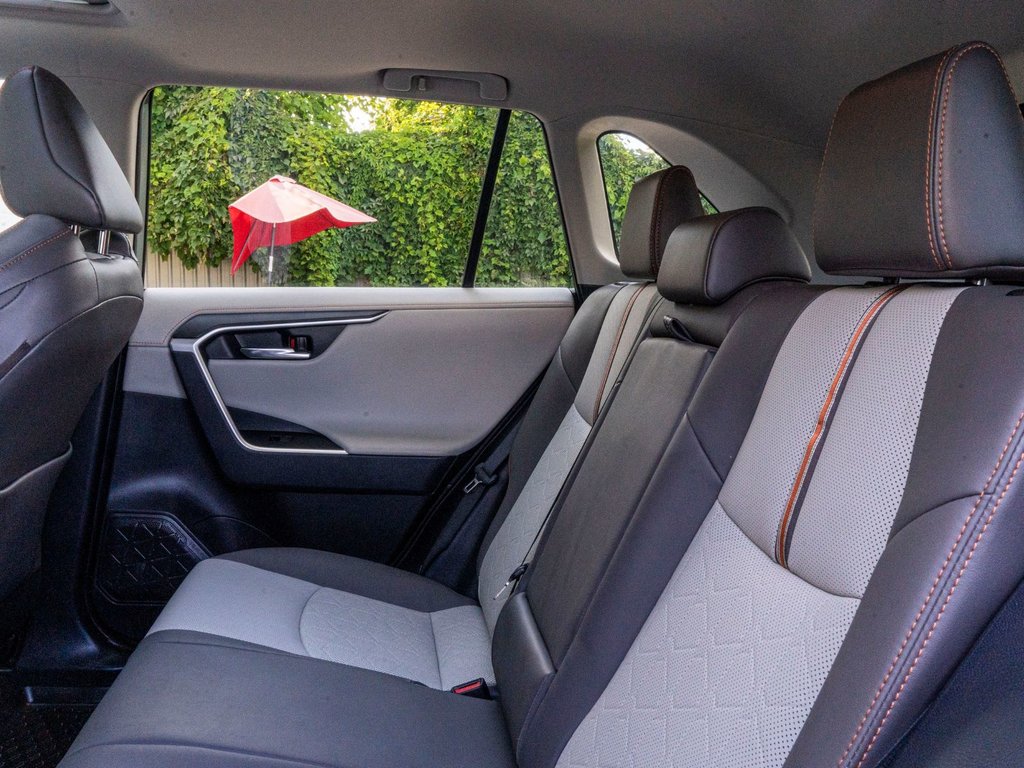 Toyota RAV4 TRAIL **AUCUN CARFAX**TOIT+CUIR+19PO+CARPLAY** 2021 à Charlemagne, Québec - 22 - w1024h768px