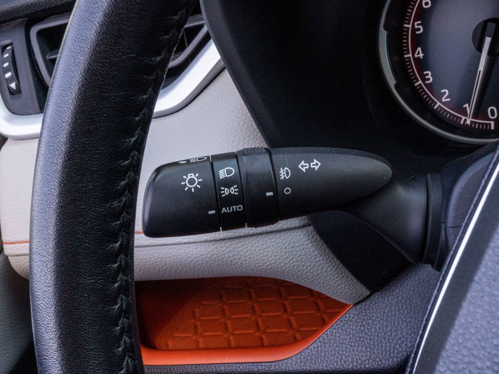 Toyota RAV4 TRAIL **AUCUN CARFAX**TOIT+CUIR+19PO+CARPLAY** 2021 à Charlemagne, Québec - 16 - w1024h768px