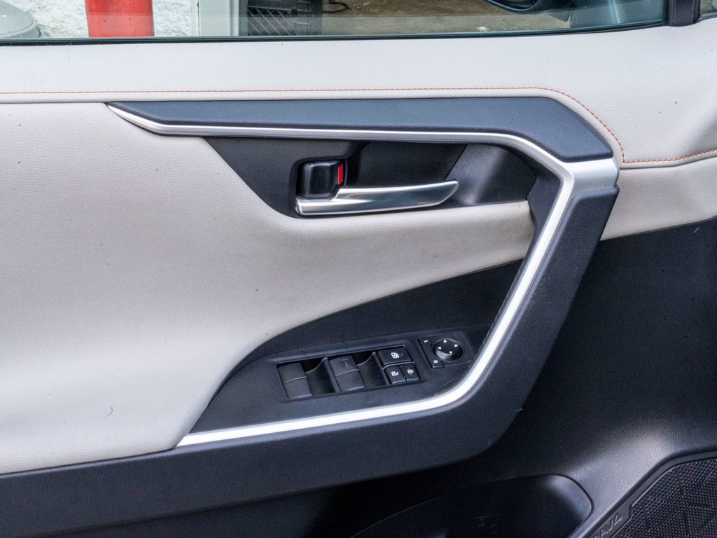 Toyota RAV4 TRAIL **AUCUN CARFAX**TOIT+CUIR+19PO+CARPLAY** 2021 à Charlemagne, Québec - 20 - w1024h768px