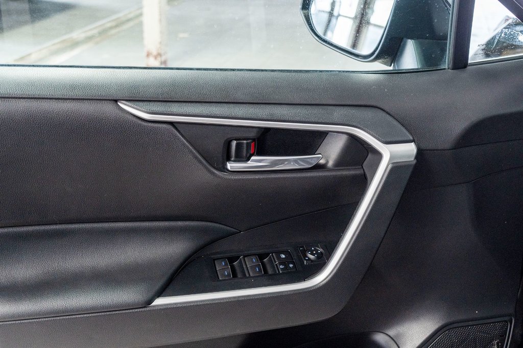 2022 Toyota RAV4 Hybride SE **JAMAIS ACCIDENTÉ+CARPLAY+CAMÉRA+MAG** in Charlemagne, Quebec - 21 - w1024h768px