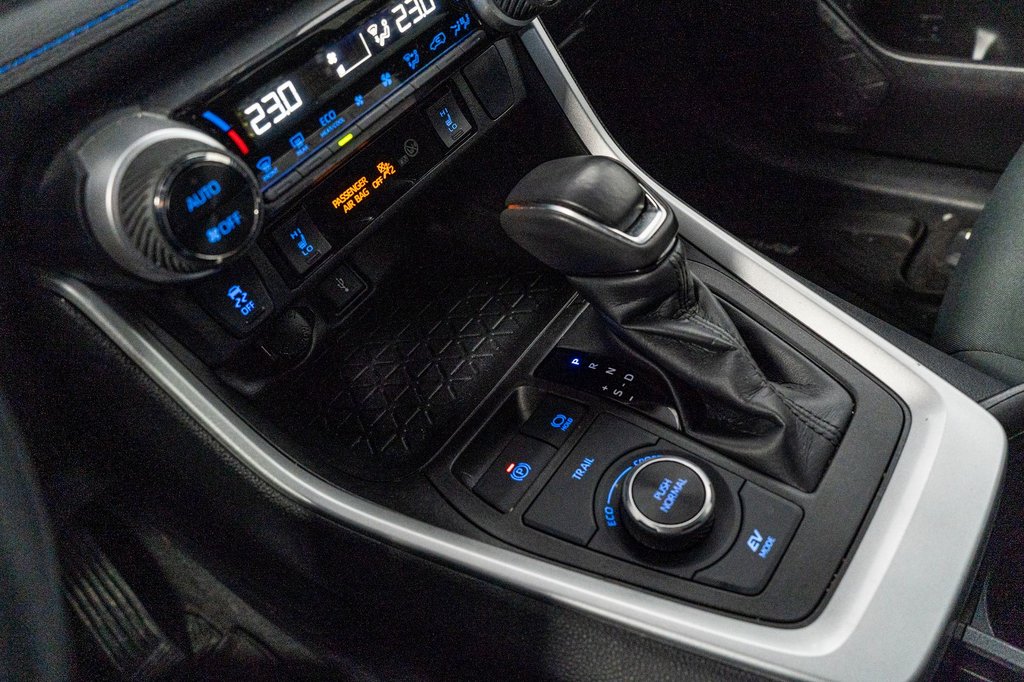 2022 Toyota RAV4 Hybride SE **JAMAIS ACCIDENTÉ+CARPLAY+CAMÉRA+MAG** in Charlemagne, Quebec - 12 - w1024h768px