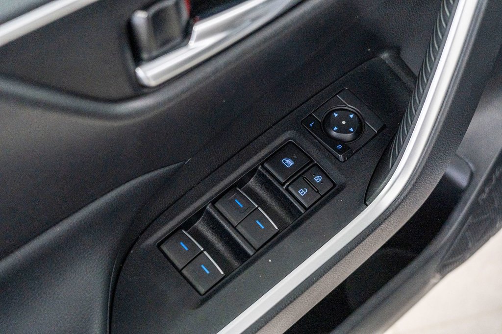 2022 Toyota RAV4 Hybride SE **JAMAIS ACCIDENTÉ+CARPLAY+CAMÉRA+MAG** in Charlemagne, Quebec - 22 - w1024h768px