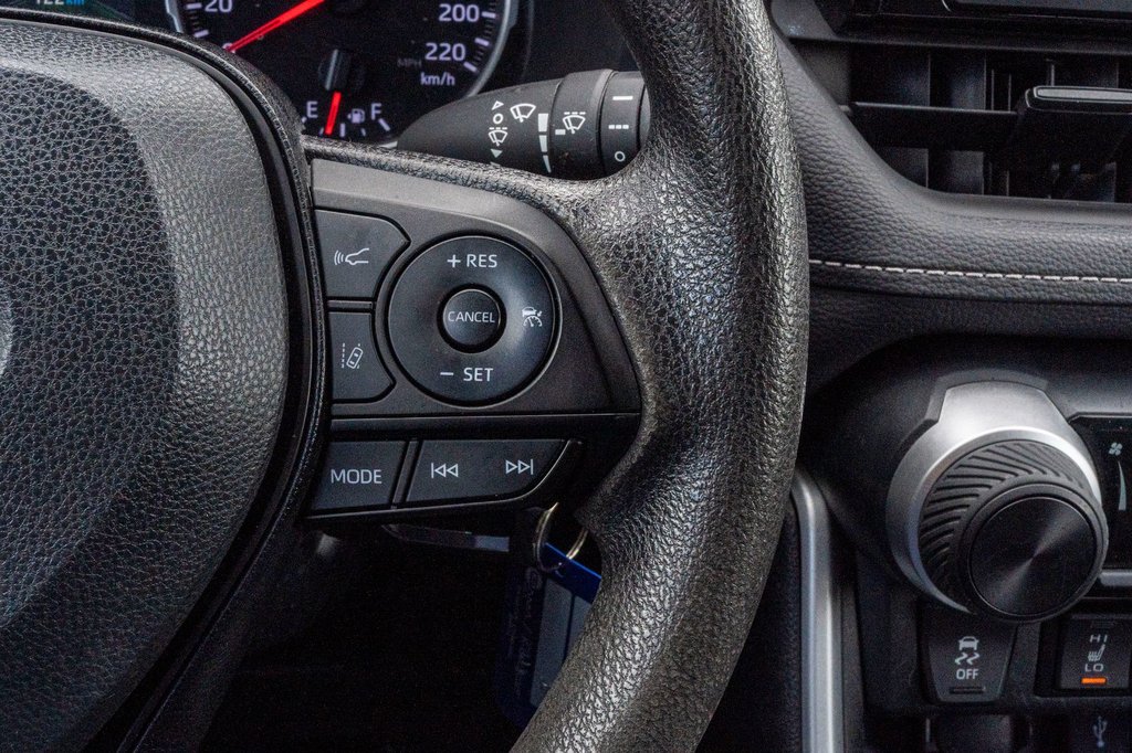 2022 Toyota RAV4 LE AWD **JAMAIS ACCIDENTÉ+CAMÉRA+CARPLAY** in Charlemagne, Quebec - 11 - w1024h768px