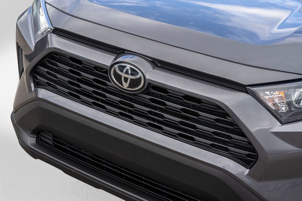 2022 Toyota RAV4 LE AWD **JAMAIS ACCIDENTÉ+CAMÉRA+CARPLAY** in Charlemagne, Quebec - 28 - w1024h768px