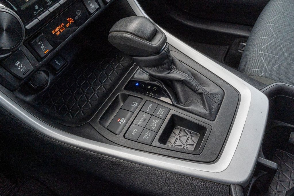 2022 Toyota RAV4 LE AWD **JAMAIS ACCIDENTÉ+CAMÉRA+CARPLAY** in Charlemagne, Quebec - 13 - w1024h768px