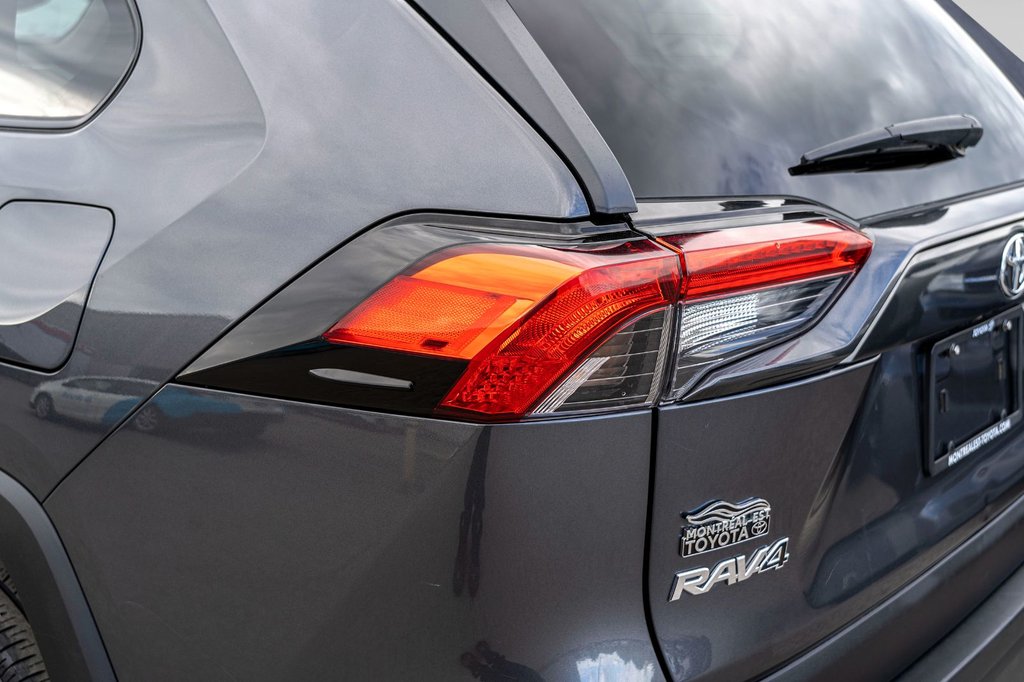 2022 Toyota RAV4 LE AWD **JAMAIS ACCIDENTÉ+CAMÉRA+CARPLAY** in Charlemagne, Quebec - 27 - w1024h768px