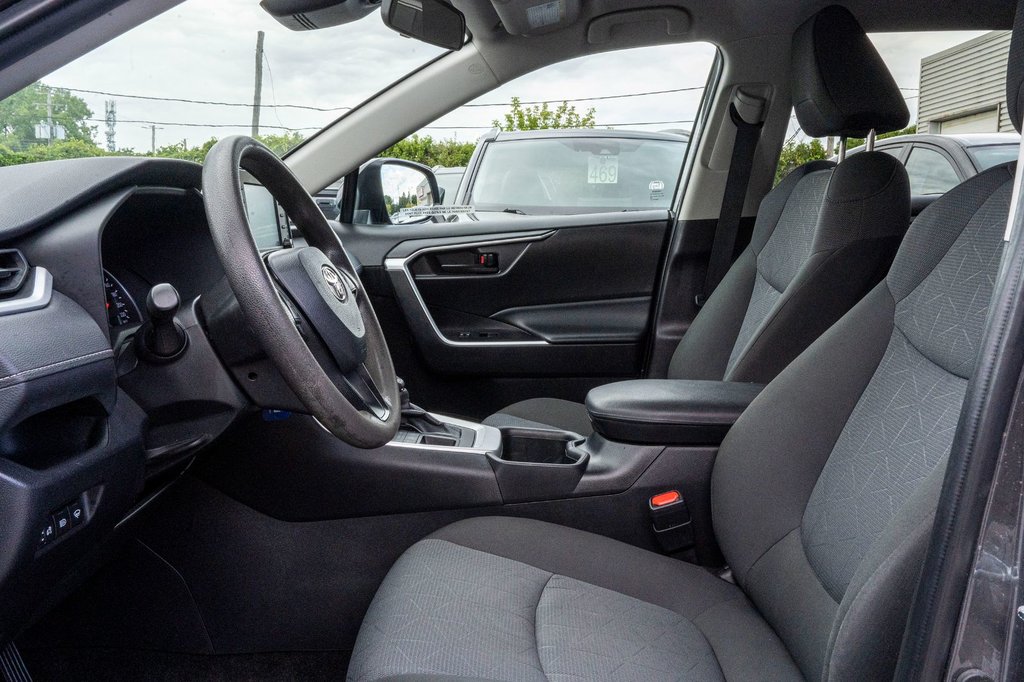 2022 Toyota RAV4 LE AWD **JAMAIS ACCIDENTÉ+CAMÉRA+CARPLAY** in Charlemagne, Quebec - 19 - w1024h768px