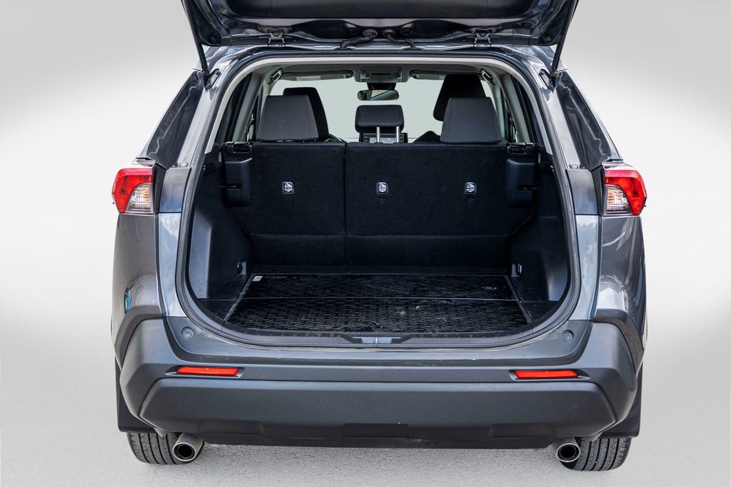 2022 Toyota RAV4 LE AWD **JAMAIS ACCIDENTÉ+CAMÉRA+CARPLAY** in Charlemagne, Quebec - 23 - w1024h768px