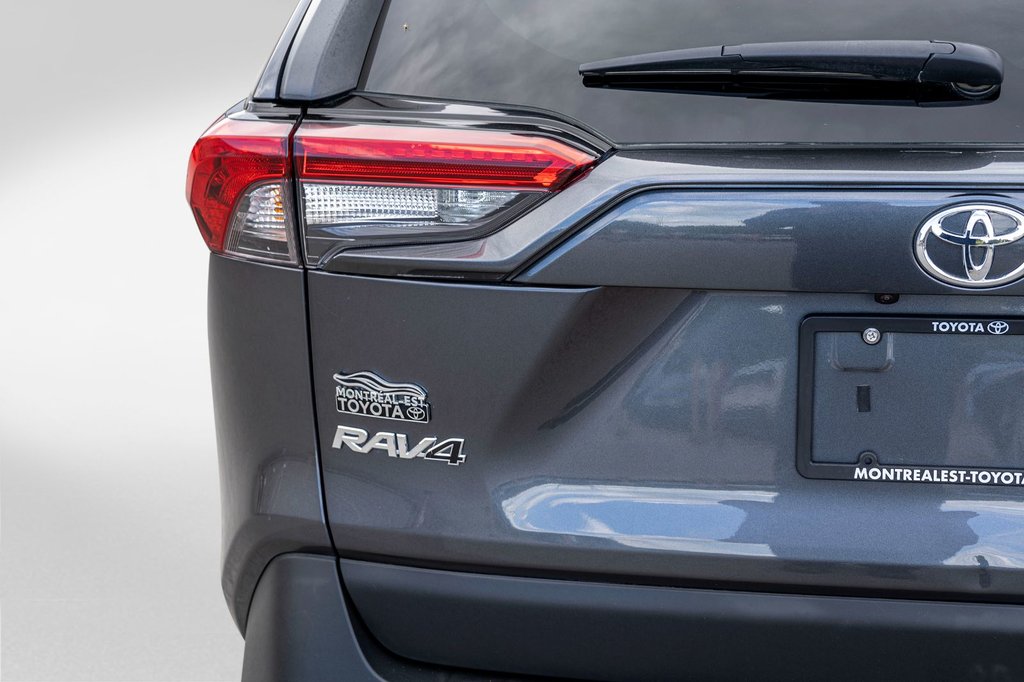 2022 Toyota RAV4 LE AWD **JAMAIS ACCIDENTÉ+CAMÉRA+CARPLAY** in Charlemagne, Quebec - 24 - w1024h768px
