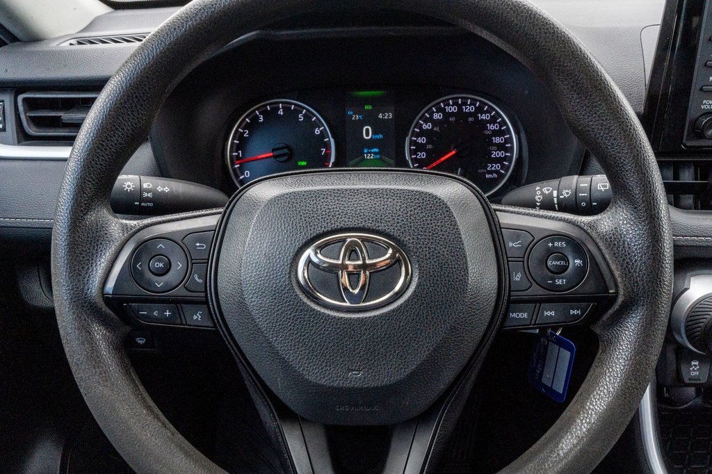 2022 Toyota RAV4 LE AWD **JAMAIS ACCIDENTÉ+CAMÉRA+CARPLAY** in Charlemagne, Quebec - 9 - w1024h768px