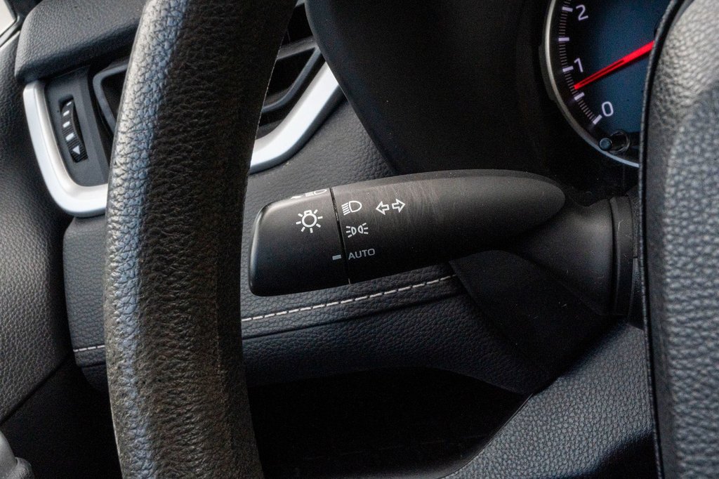 2022 Toyota RAV4 LE AWD **JAMAIS ACCIDENTÉ+CAMÉRA+CARPLAY** in Charlemagne, Quebec - 16 - w1024h768px