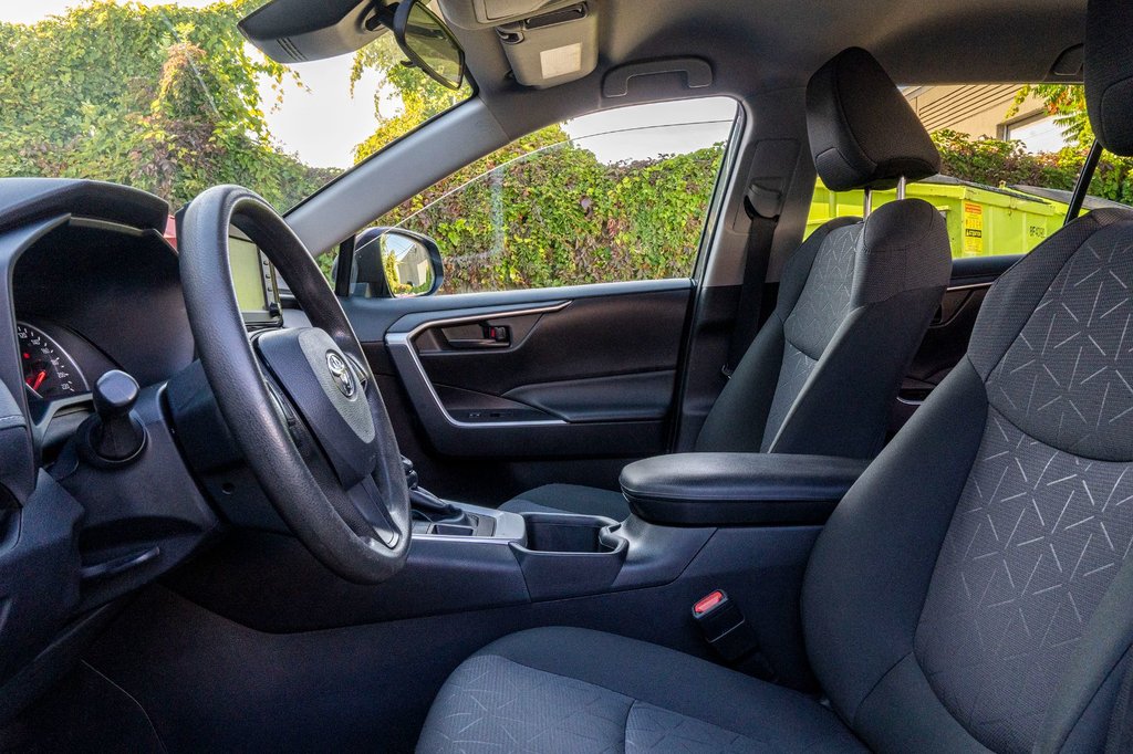 2022 Toyota RAV4 LE AWD **JAMAIS ACCIDENTÉ+CARPLAY+CAMÉRA** in Charlemagne, Quebec - 20 - w1024h768px