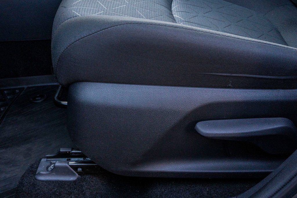 2022 Toyota RAV4 LE AWD **JAMAIS ACCIDENTÉ+CARPLAY+CAMÉRA** in Charlemagne, Quebec - 21 - w1024h768px