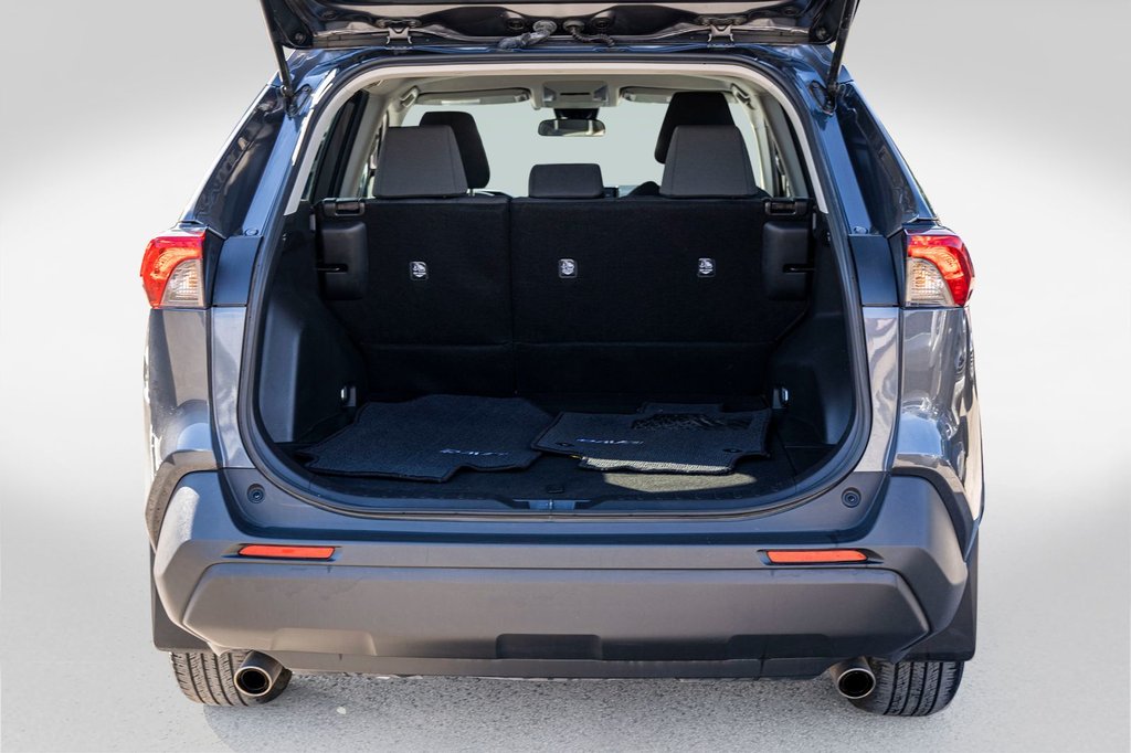 2022 Toyota RAV4 LE AWD **JAMAIS ACCIDENTÉ+CARPLAY+CAMÉRA** in Charlemagne, Quebec - 24 - w1024h768px