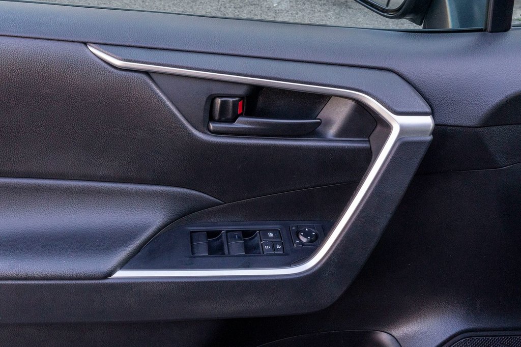 2022 Toyota RAV4 LE AWD **JAMAIS ACCIDENTÉ+CARPLAY+CAMÉRA** in Charlemagne, Quebec - 22 - w1024h768px