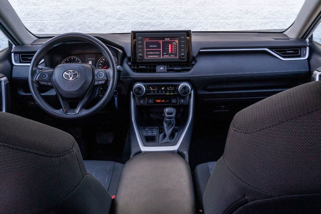 2022 Toyota RAV4 LE AWD **JAMAIS ACCIDENTÉ+CARPLAY+CAMÉRA** in Charlemagne, Quebec - 19 - w1024h768px