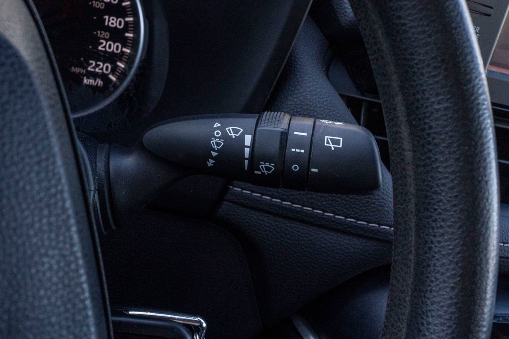 2022 Toyota RAV4 LE AWD **JAMAIS ACCIDENTÉ+CARPLAY+CAMÉRA** in Charlemagne, Quebec - 18 - w1024h768px
