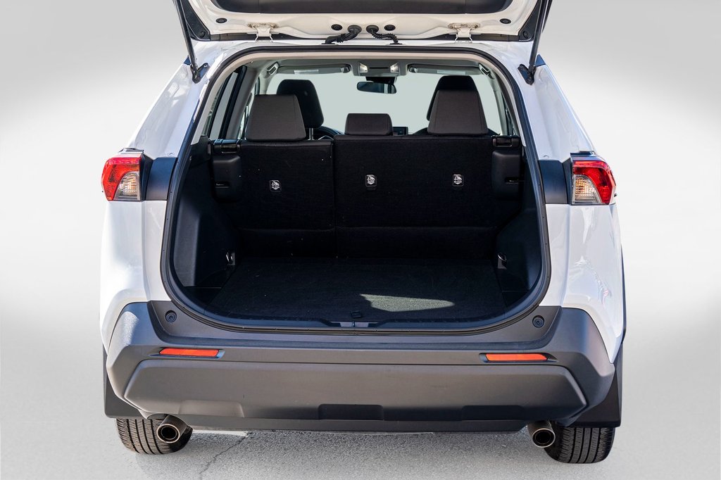 2022 Toyota RAV4 LE AWD **JAMAIS ACCIDENTÉ+CARPLAY+CAMÉRA** in Charlemagne, Quebec - 24 - w1024h768px