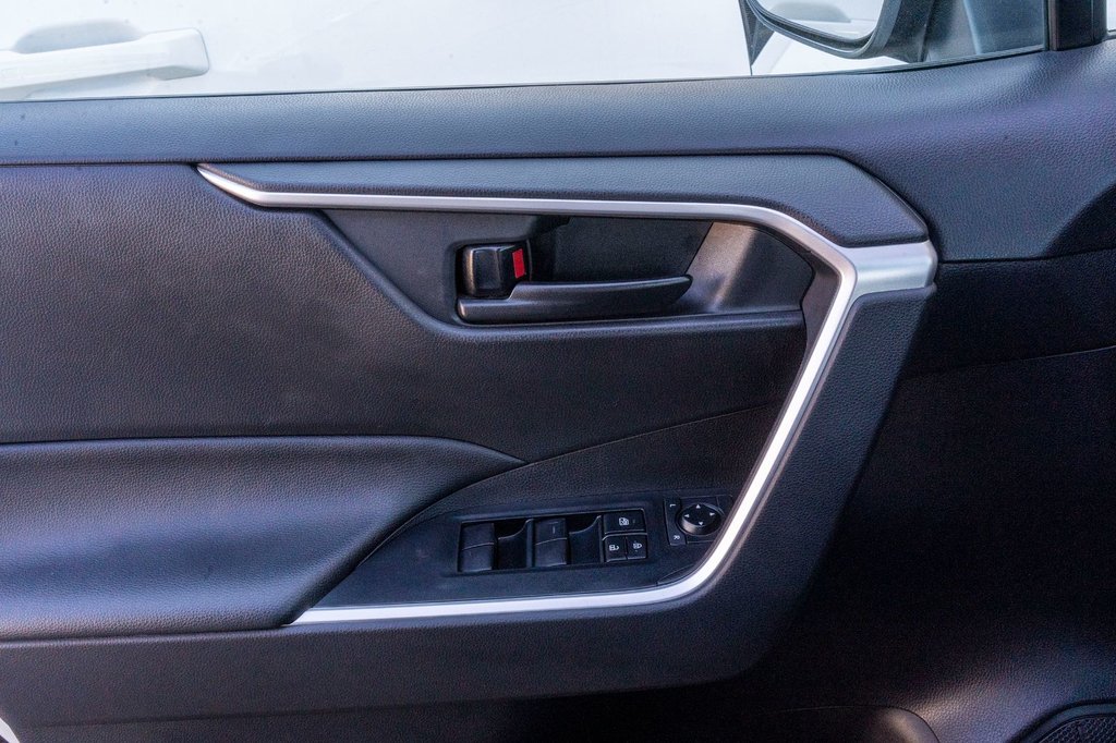 2022 Toyota RAV4 LE AWD **JAMAIS ACCIDENTÉ+CARPLAY+CAMÉRA** in Charlemagne, Quebec - 23 - w1024h768px