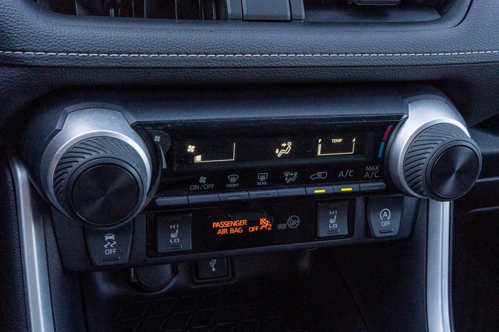 2022 Toyota RAV4 LE AWD **JAMAIS ACCIDENTÉ+CARPLAY+CAMÉRA** in Charlemagne, Quebec - 14 - w1024h768px