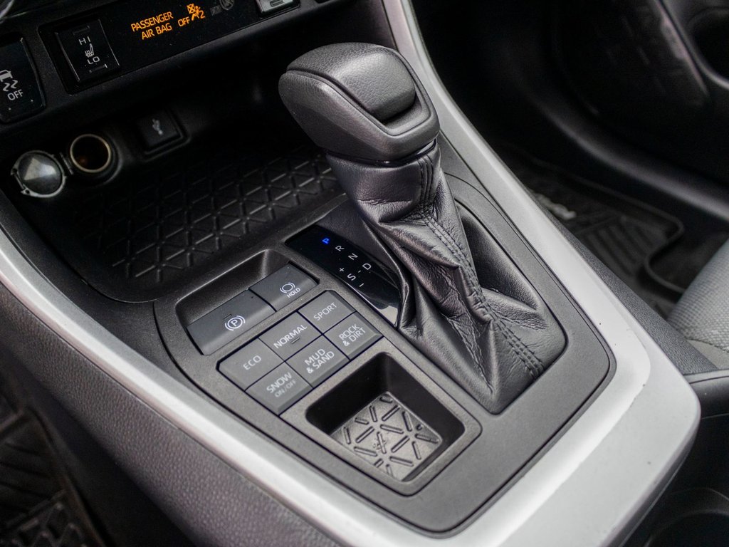 2022 Toyota RAV4 LE in Charlemagne, Quebec - 15 - w1024h768px