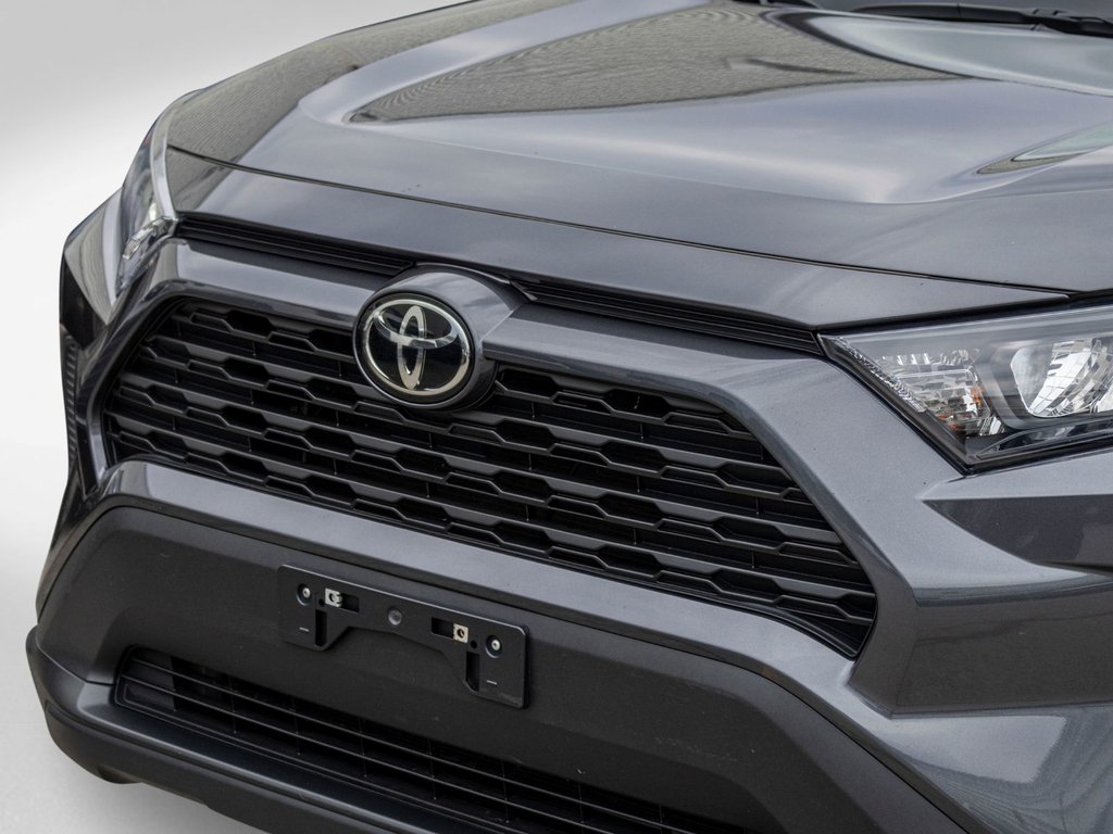 2022 Toyota RAV4 LE in Charlemagne, Quebec - 33 - w1024h768px