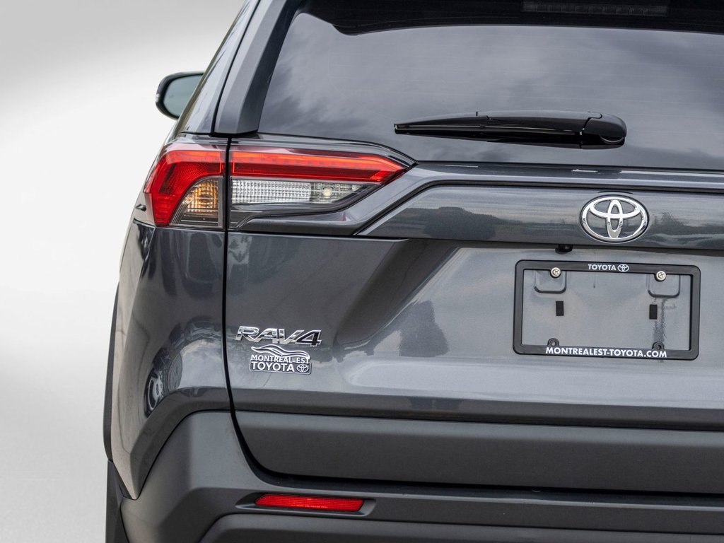 2022 Toyota RAV4 LE in Charlemagne, Quebec - 31 - w1024h768px