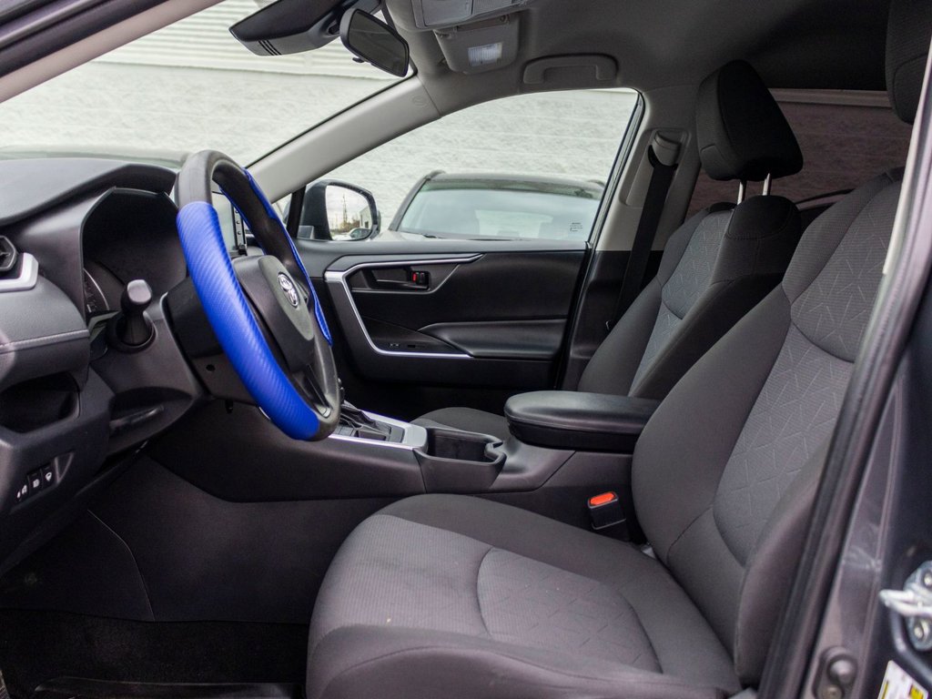2022 Toyota RAV4 LE in Charlemagne, Quebec - 24 - w1024h768px