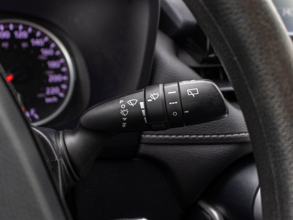 2022 Toyota RAV4 LE in Charlemagne, Quebec - 20 - w1024h768px
