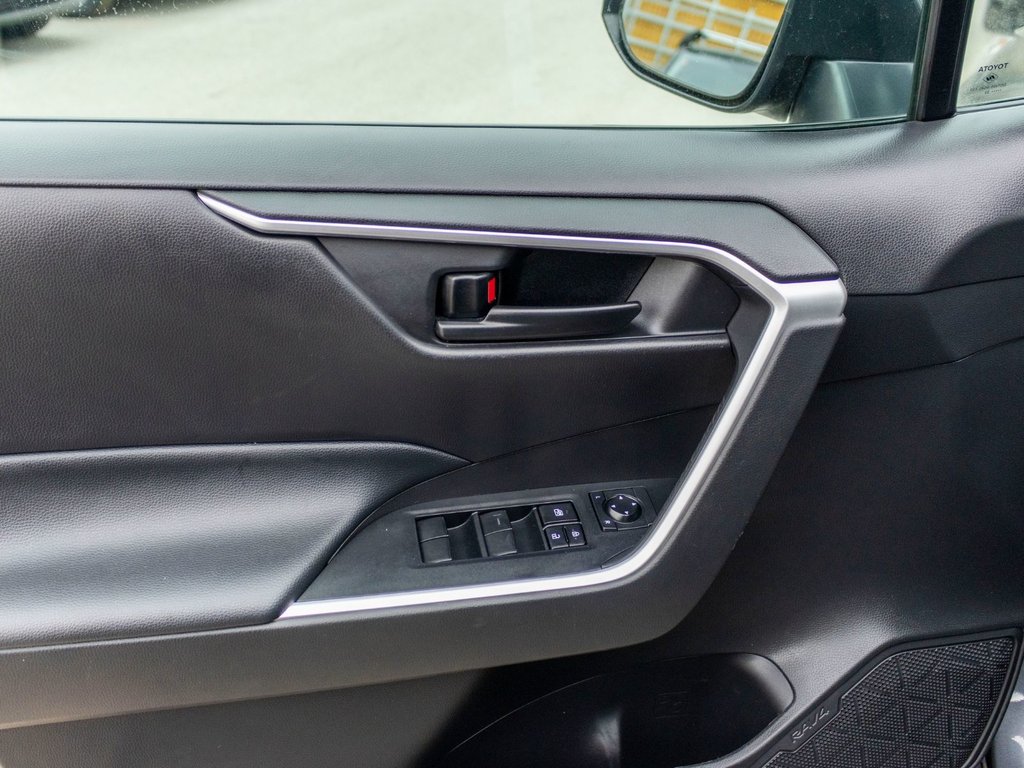 2022 Toyota RAV4 LE in Charlemagne, Quebec - 27 - w1024h768px