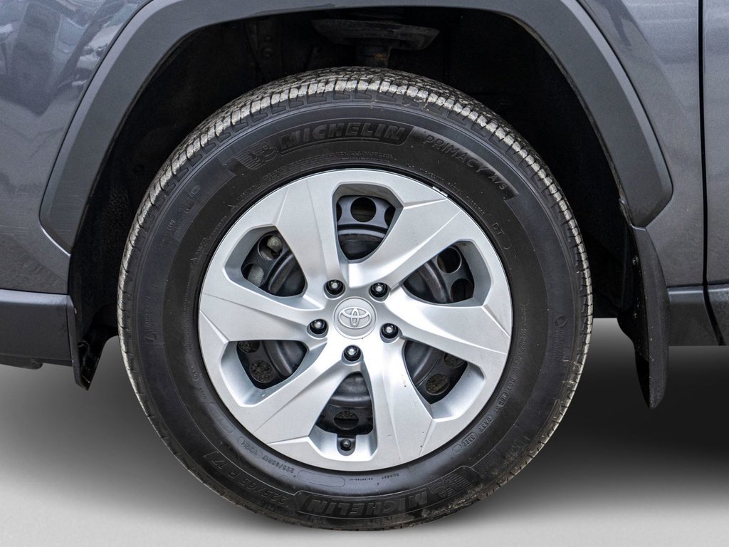 2022 Toyota RAV4 LE in Charlemagne, Quebec - 35 - w1024h768px