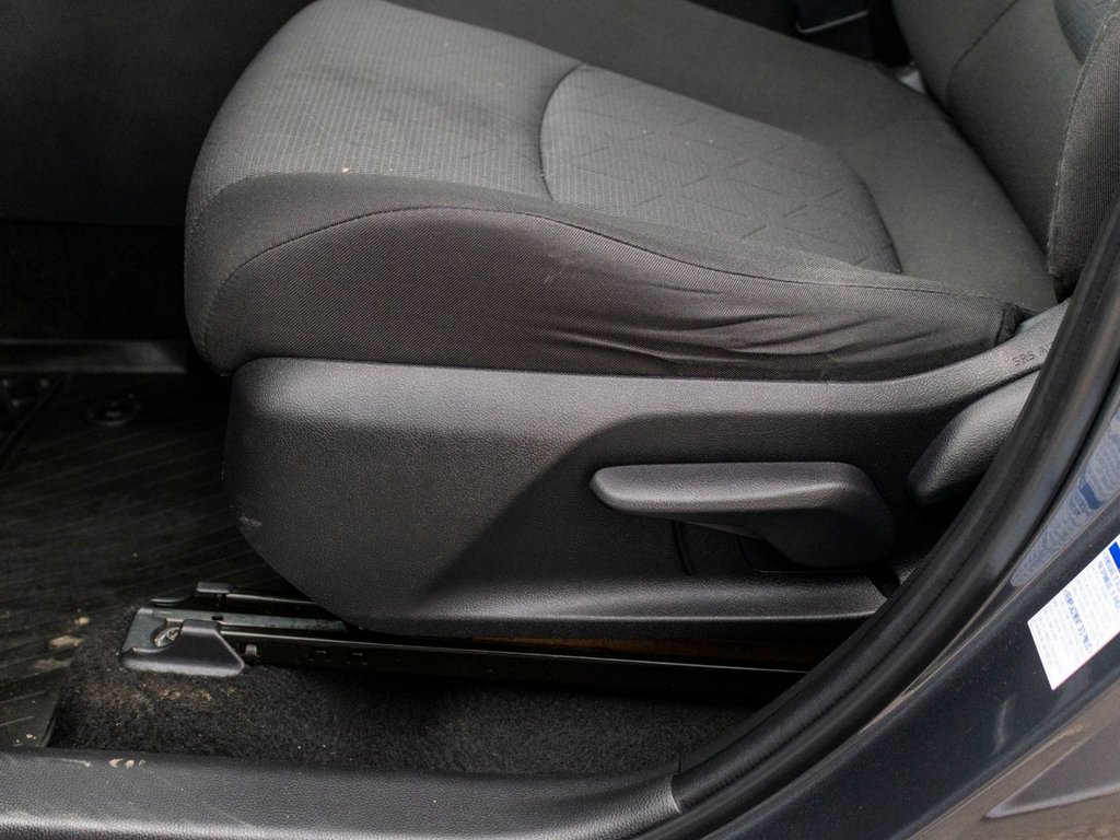 2022 Toyota RAV4 LE in Charlemagne, Quebec - 25 - w1024h768px