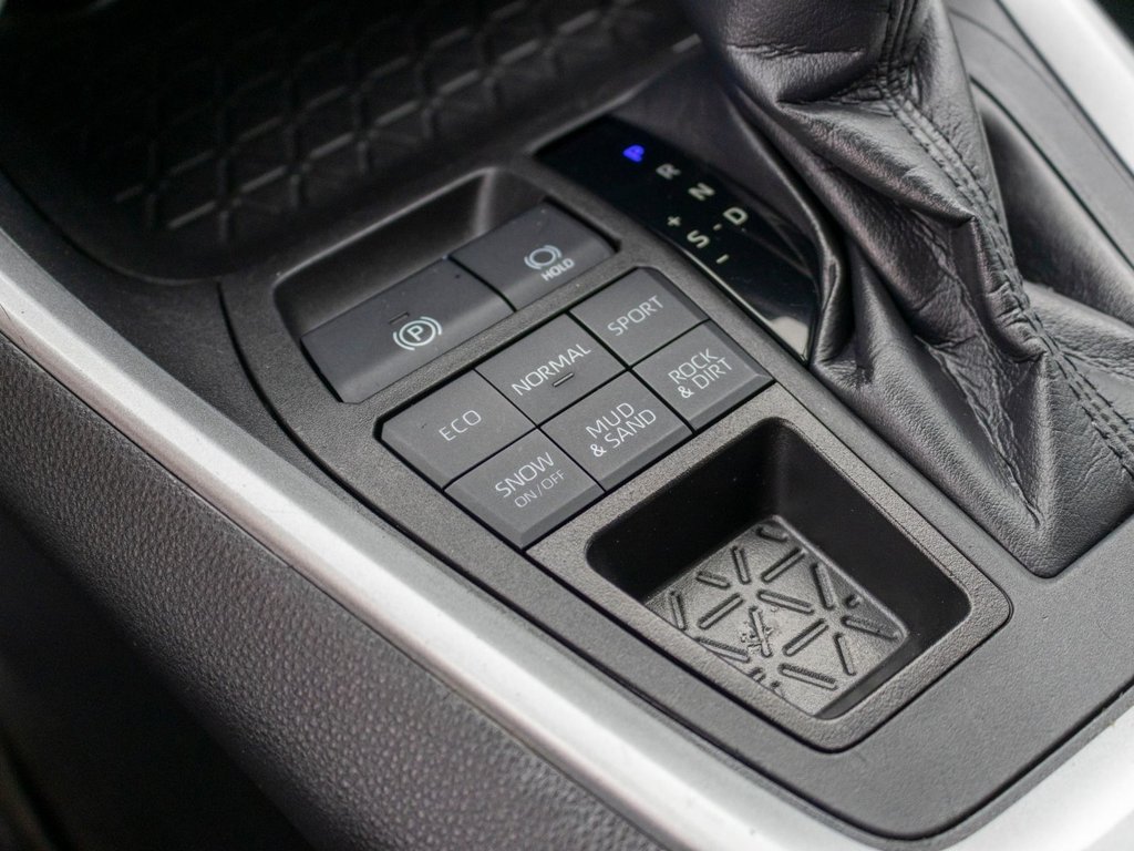 2022 Toyota RAV4 LE in Charlemagne, Quebec - 16 - w1024h768px